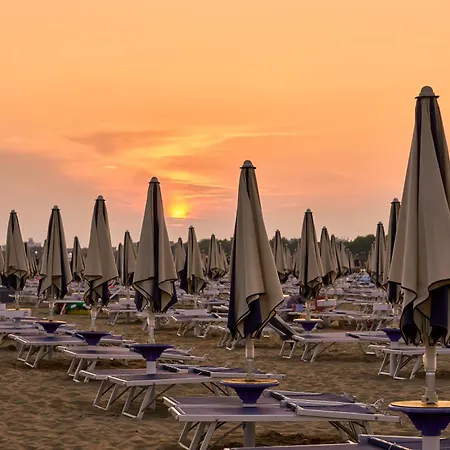 Seaside Bright Flat With Terrace - Beahost Μπιμπιόνε